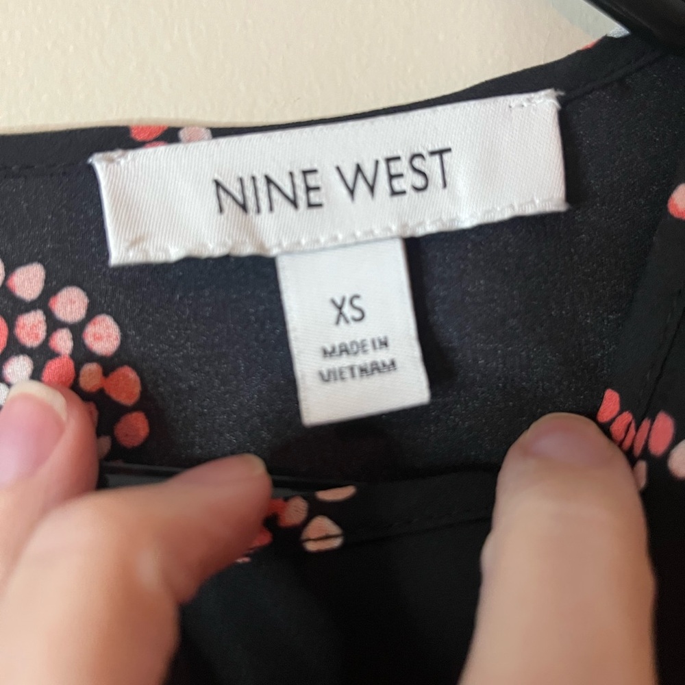 Nine West Black Boho Printed Long Tie Sleeve Blouse NWOT - Picture 3 of 7